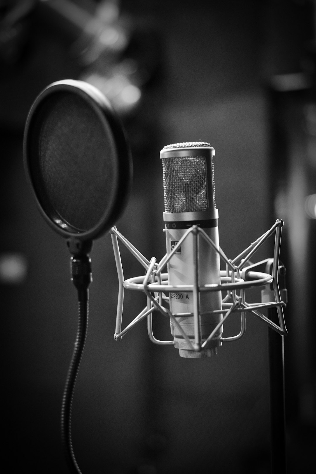 Studio microphone illustrating voice acting; not a portrait of Shigeru Nakahara